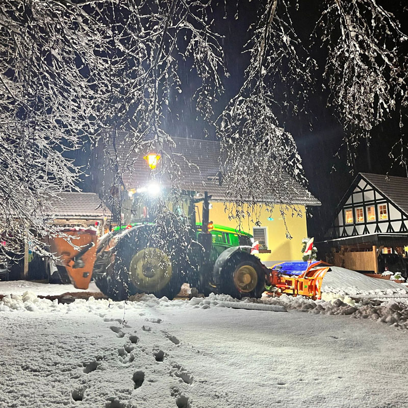 Winterdienst Schneeberäumung, Streuarbeiten